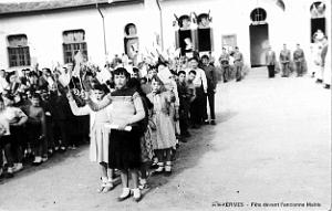 Ain-Kermes - Fete devant l'ancienne Mairie